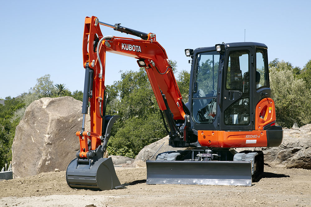 Coastal Machinery Company | Kubota Showroom | Compact Excavators | KX040-4